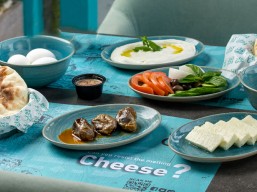 اشتري كعك عدد 2 واحصل على الثالث مجاناً