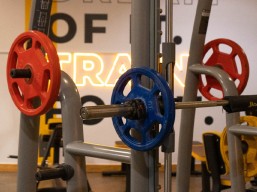 اشترك شهر  فنون قتالية واحصل على شهر في الجيم مجاناً