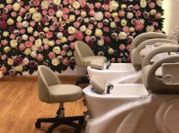 Acrylic for you and your girlfriend for 650 riyals instead of 800 riyals