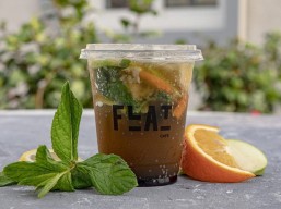 اطلب اي مشروب  واحصل على الثاني مجاناً