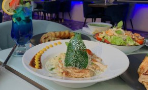 اختار أي وجبة + مشروب واحصل على نفس الطلب مجاناً