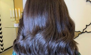 صبغة شعر لون غامق + استشوار بـ 189 ريال