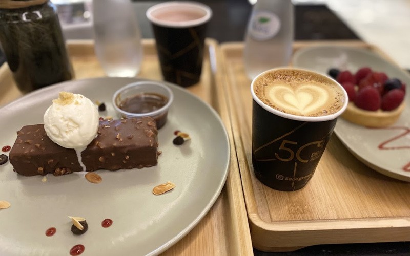 مقهى خمسون درجة