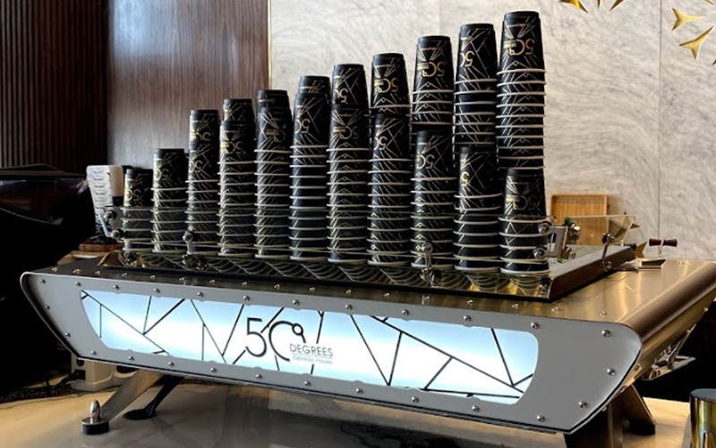 مقهى خمسون درجة