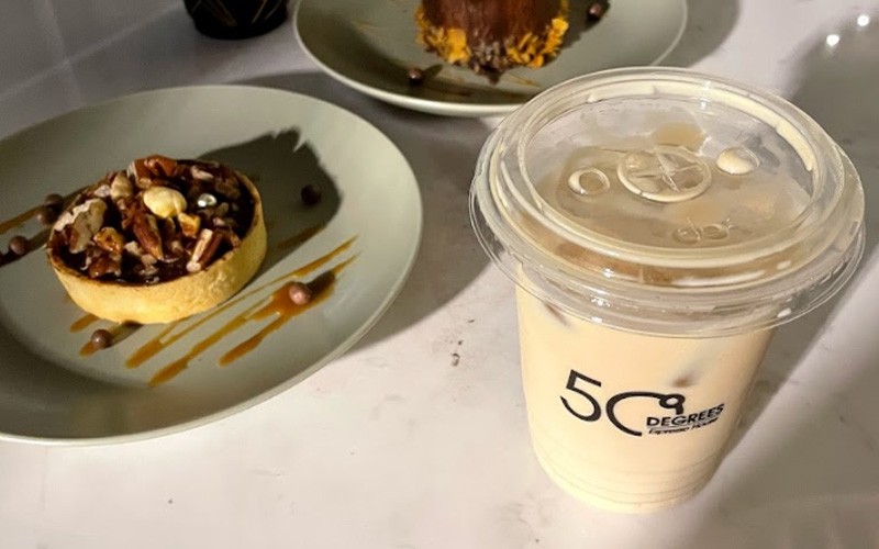 مقهى خمسون درجة