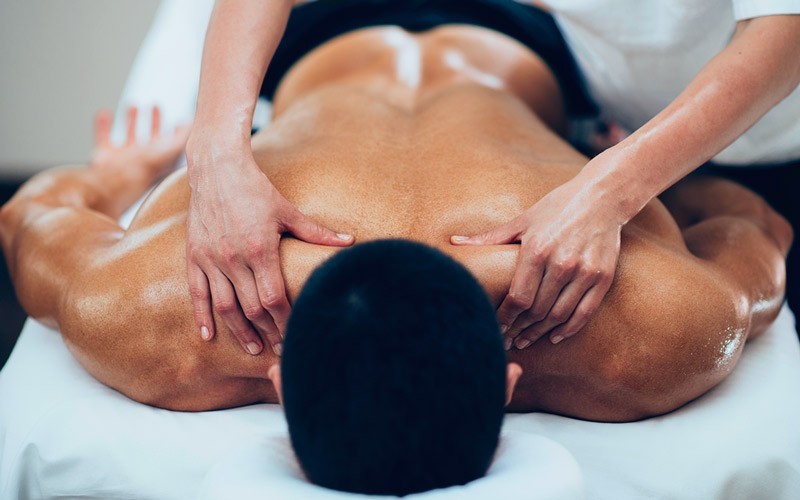 Hot oil massage 90 minutes for 280 riyals