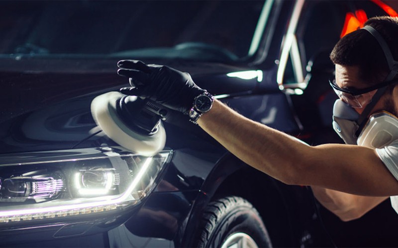 خدمة التلميع الساطع الداخلي للسيارات الكبيرة