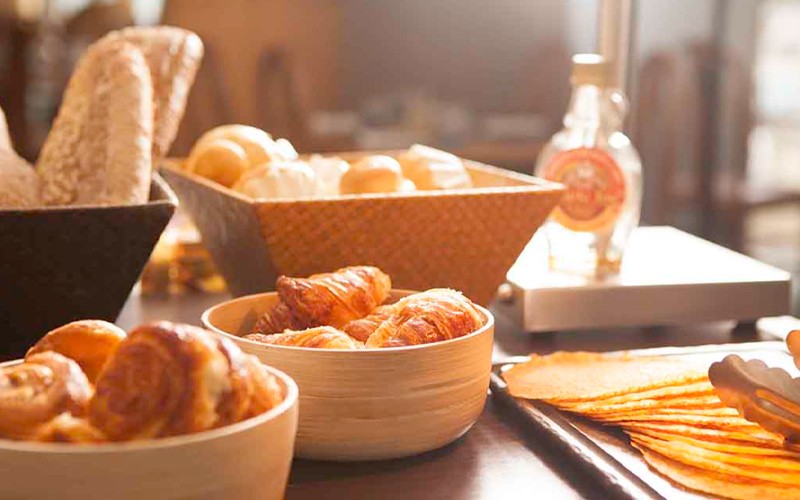 اطلب طبق رئيسي واحصل على الثاني مجاناً