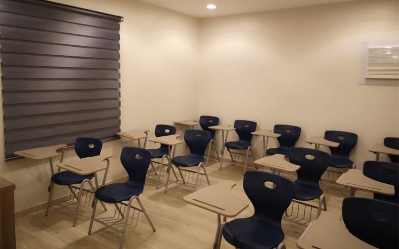 English course for adults, four levels, for 6 months, for men, for 2100 riyals