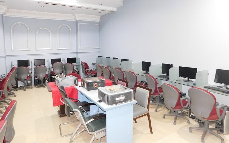 معهد سفراء الاحتراف