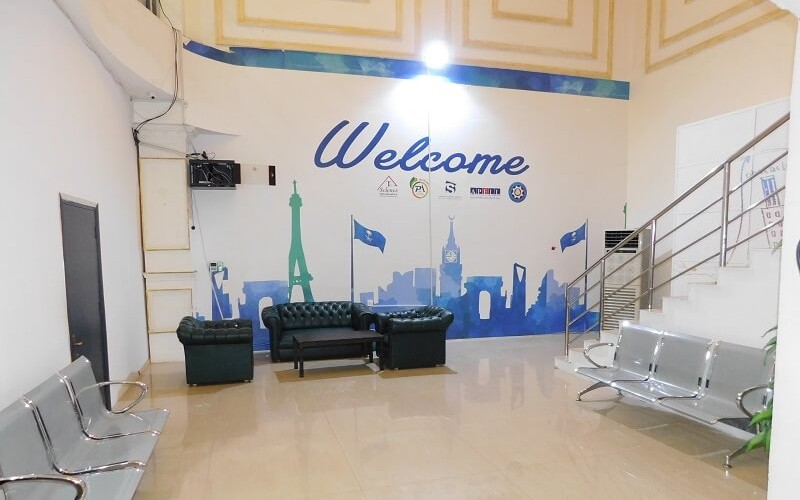 معهد سفراء الاحتراف