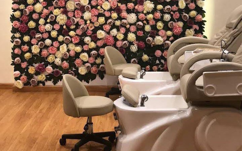 Acrylic for you and your girlfriend for 650 riyals instead of 800 riyals